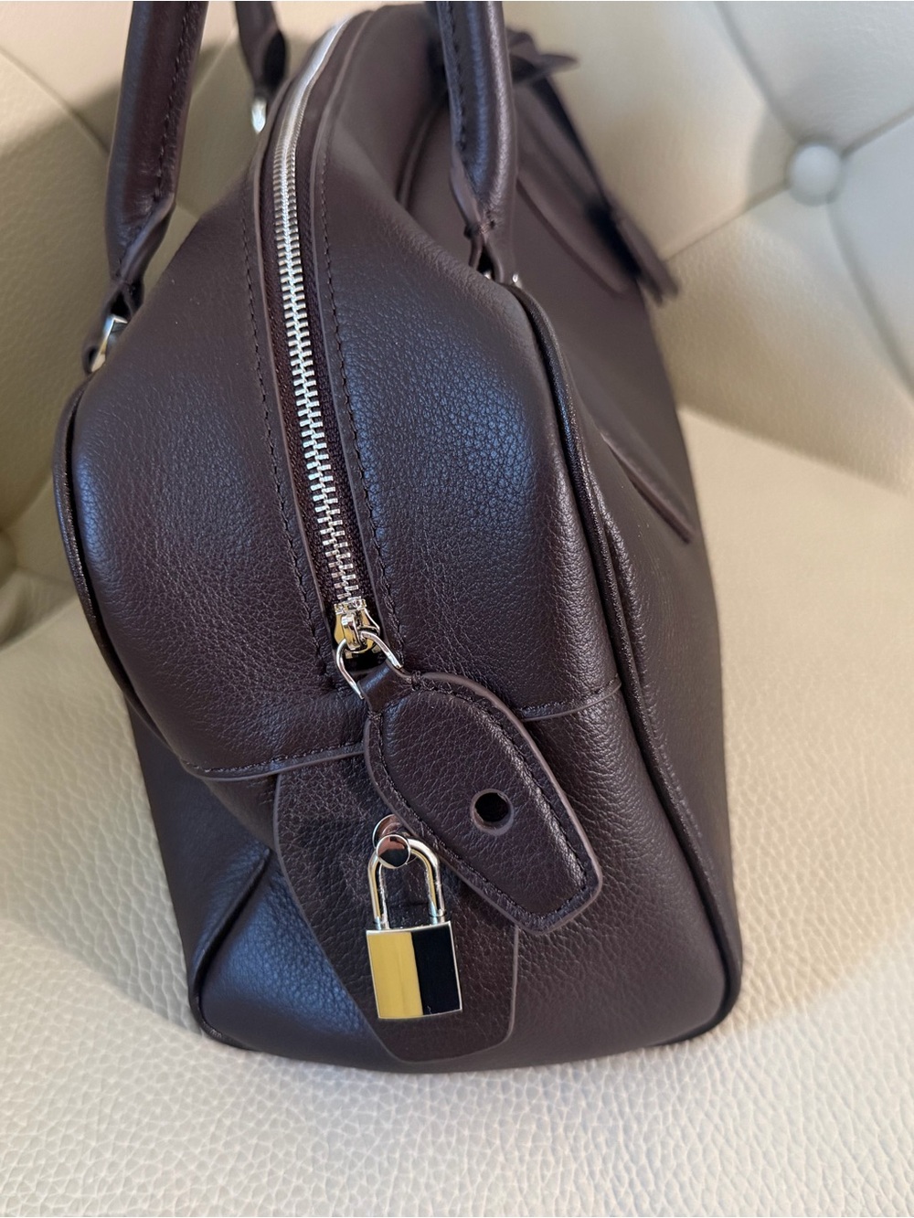 Genuine calfskin Leather handbag like new - Picture 4 of 15